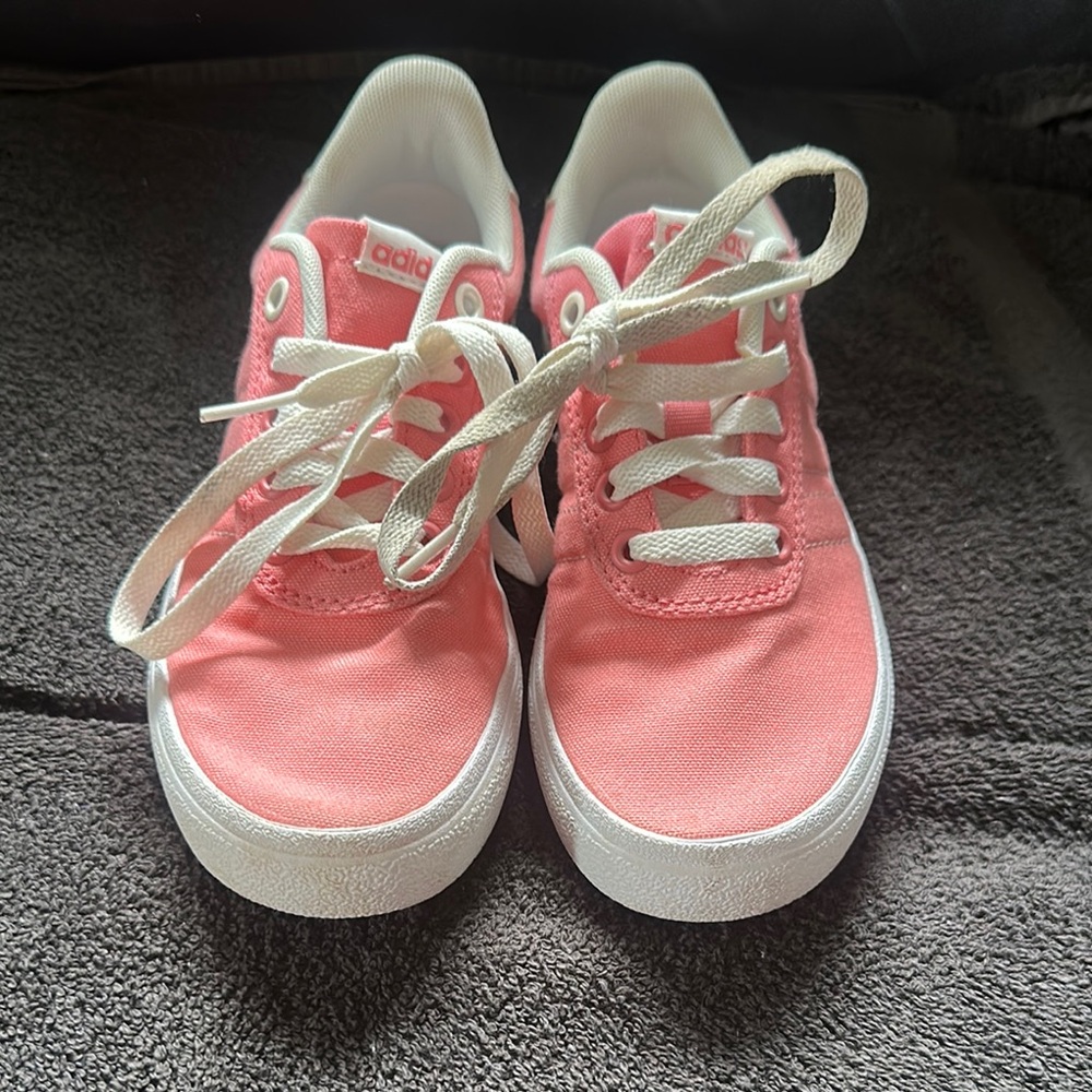 Adidas Kid’s Pink and White Sneakers Classic Canvas Design. SIZE 1 1/2 WORN ONCE